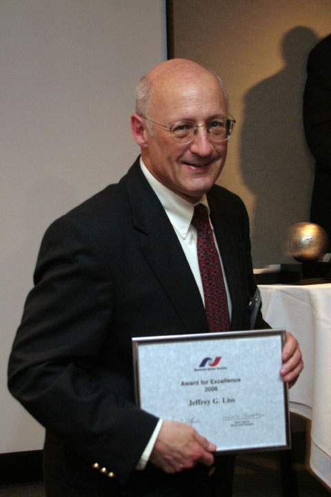Jeffrey Liss receiving NSS Award for Excellence at 2006 International Space Development Conference