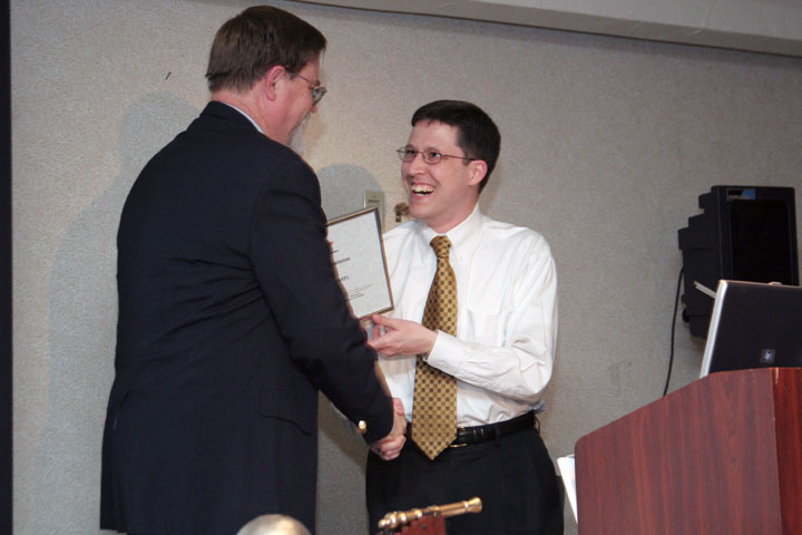 Joshua Powers accepts an NSS Award for Excellence at 2006 International Space Development Conference