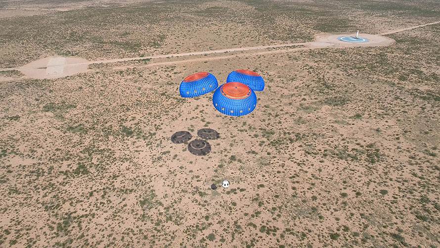 Blue-Origin-New-Shepard-M9-crew-capsule-landing