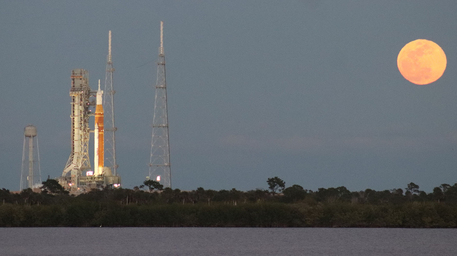 Artemis Moonrise Burt Dicht